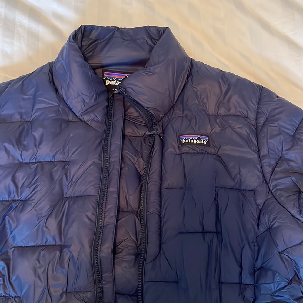 Almost brand new navy Patagonia women’s puffer jacket